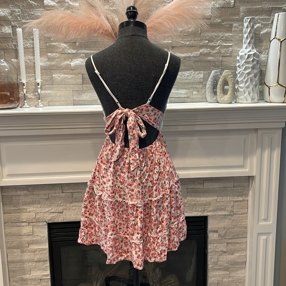 Justify Flirty Floral Mini Dress Size Medium - Picture 5 of 7